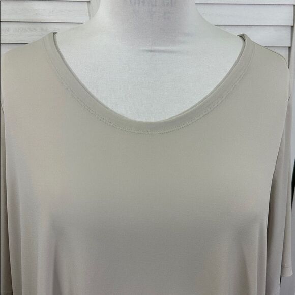 Susan Graver Modern Essential Top Size 2X Liquid Knit Short Sleeve - Picture 3 of 9
